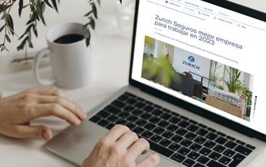 manos en el teclado de un portátil